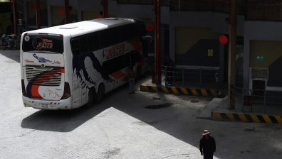 Най-малко 10 души загинаха в Боливия след падането на автобус в пропаст