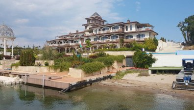 В Бургас поискаха оставката на кмета и областния управител