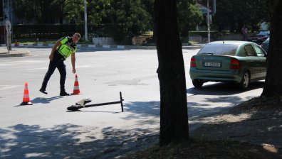 Кола блъсна мъж с електрическа тротинетка в Благоевград