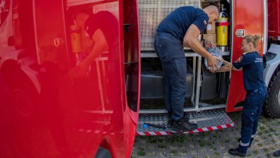 Пожар изпепели две къщи и автомобили край болница в Свиленград