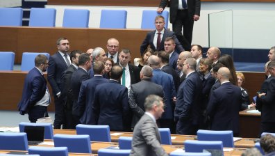 Напрежение в парламента: Депутатите провалиха заседанието