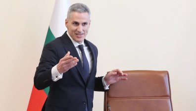 Цените на горивата: Гюров и синдикатите обсъждат помощта за гражданите и бизнеса