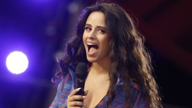 Любовта е във въздуха: Камила Кабейо се разходи из Лос Анджелис с новото си гадже 