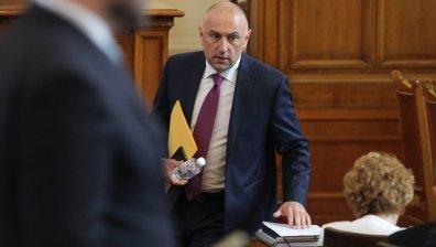 Забързаха актуализацията на бюджета, но увеличението на пенсиите с 10% ще бъде забавено