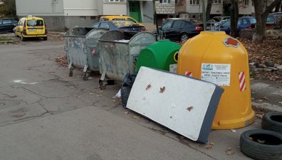 Сигнал от "Подуяне": Съседите вземат кофите ни за боклук