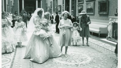 Неволите на Даяна в сватбения ѝ ден - разляла парфюм върху роклята си