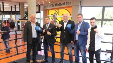 Кралев откри боксовата зала на световния шампион Детелин Далаклиев