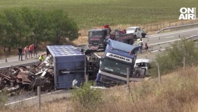 Откриха нередности около катастрофиралия на "Тракия" ТИР. ДАИ назначи проверки