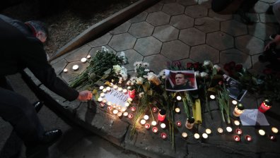 Тормоз и след смъртта: Близките на Навални с проблеми при погребението