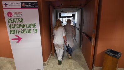 Бум на Ковид-19 в Сицилия, задължително стана носенето на маски на открито