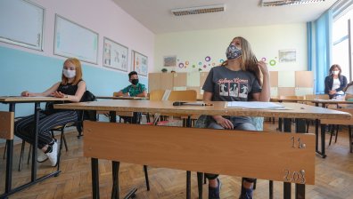 60 000 седмокласници се явяват на матурата по български език