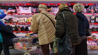 Великден удря джоба на българина: Магазините се пълнят преди празника