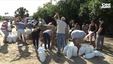 Ураганът Харви наближава Тексас, хората се запасяват с вода и храна