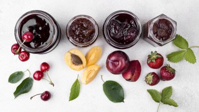 Компотите от тези плодове стават отровни с времето в мазето