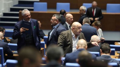 Неработен петък в парламента след провал в събирането на кворум (СНИМКИ)