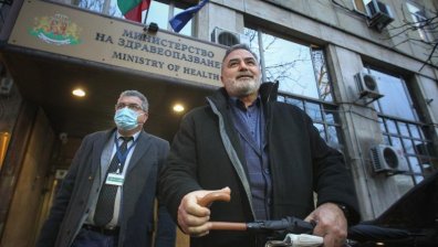 Доц. Кунчев: Задължителната ваксинация на медици и педагози е на дневен ред