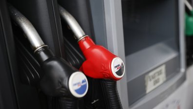 Без стачки в Гърция на бензиностанциите, но с увеличение на цените на горивата 