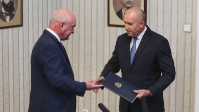 Димитър Главчев върна на президента пълна папка с имена на министри (СНИМКИ)