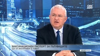Доц. Драганов за "зелените паспорти": Искаме да насилим някого да се ваксинира