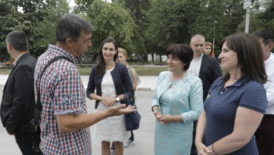 Караянчева: Радев е разединител, уверена съм, че има готов служебен кабинет