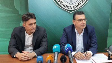 Откриха десетки крадени луксозни автомобили, 14 души са задържани