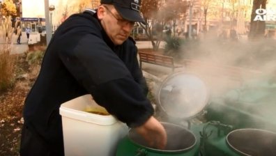 Бургас празнува Никулден с традиционен рибен курбан