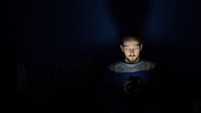 Учени: Дори изключен, смартфонът вреди на мозъка ни
