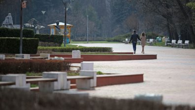 Почти без валежи, но облачно време, дневните температури слабо ще се понижат