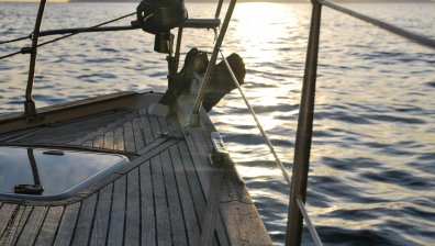 Откриха два трупа на борда на кораб в Бургас