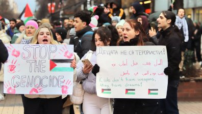Полицаи окупираха центъра на София, пазят протест в подкрепа на палестинците