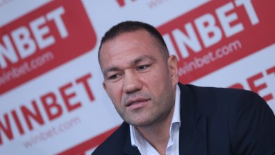 Пулев засади дръвчета в двора на училище: България е Рай, но трябва и да се гради
