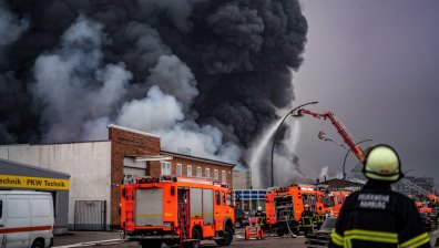 Опасността не е отминала: 140 души са евакуирани от Хамбург