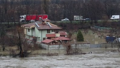 Хората в Благоевградско не са виждали такива наводнения от 61-ва