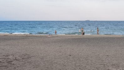 Тяло на възрастна жена изплува на плажа в Бургас