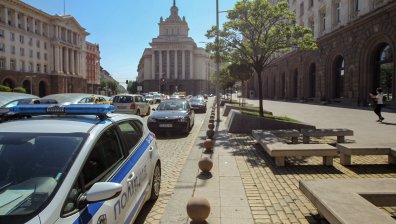 ДАНС отне достъпа до класифицирана информация на двама от хората на Радев