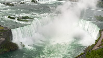 Жена падна с автомобила си до Ниагарския водопад и загина