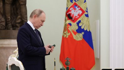 Мистериозна смърт в Русия: Бившият шеф на "Правда" падна от прозорец