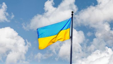 В Русия глобиха мъж заради косата му, боядисана в "цветовете на украинското знаме"