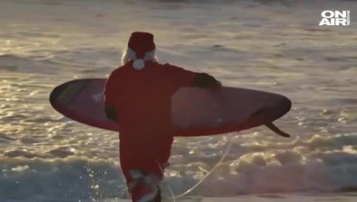 Дядо Коледа на сърф! Във Флорида събират средства за благотворителност (+Видео)