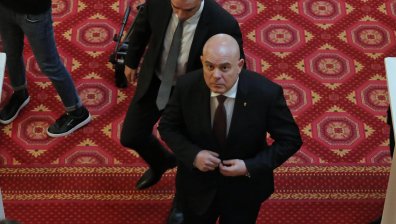 Окончателно! Наказателен съдия ще разследва главния прокурор