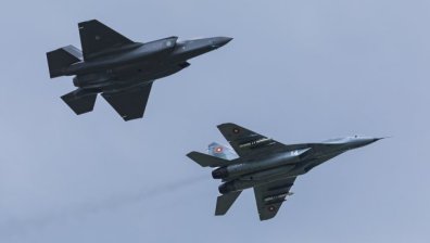 На първо четене: България купува още 8 самолета F-16