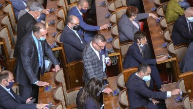 Депутатите обсъждат създаване на държавни бензиностанции