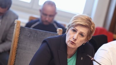 Елена Гунчева няма да напуска НС, става независим депутат