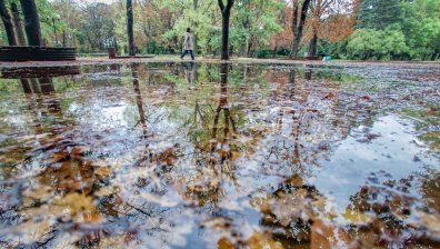 Топъл, но дъждовен петък с температури до 23 градуса