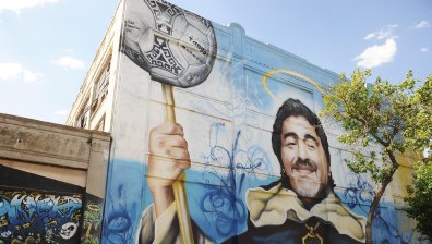 Топката, с която Марадона вкара "Божията ръка", отива на търг