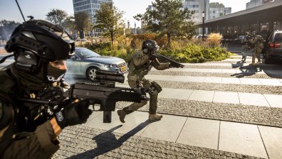 Европол удари една от най-опасните престъпни мрежи в ЕС, 44-ма са задържани в 10 държави