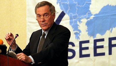 Стив Ханке прогнозира криза у нас при приемане на еврото