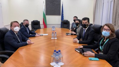 Петков в Брюксел: Разчитаме на помощ от ЕК за правата на българите в РСМ