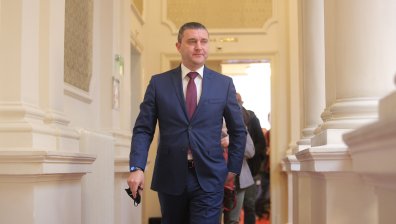 Нови данни за фирмите за мантинели: Горанов потвърди за договор с едно от дружествата