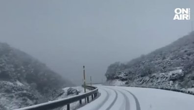Необичайно време: Сняг натрупа в Северна Испания, градушки удариха части от страната (+ВИДЕО)